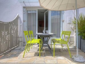 Outdoor dining - Cottage near Loire with Wi-Fi and baby equipment (La Chapelle-Basse-Mer)