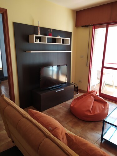 VERY SPACIOUS APARTMENT IN THE CENTER OF SANXENXO VERY CLOSE TO THE BEACH. ID9024613