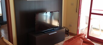 VERY SPACIOUS APARTMENT IN THE CENTER OF SANXENXO VERY CLOSE TO THE BEACH. ID9024613