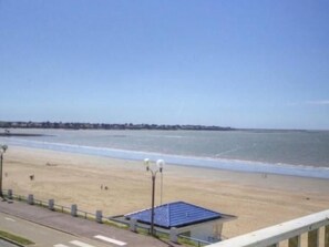Beach - Cottage in Tharon: 2 bedrooms, terrace, parking, near the sea (Saint-Michel-Chef-Chef)