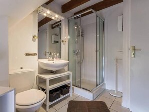 Bathroom - Charming Thatched Cottage in Brière Park, Cozy Fireplace, WiFi, Garden, Close to Guérande (Herbignac)