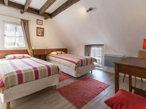3 bedrooms, free WiFi - Charming Thatched Cottage in Brière Park, Cozy Fireplace, WiFi, Garden, Close to Guérande (Herbignac)