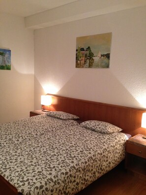2 chambres, fer et planche à repasser, Wi-Fi, draps fournis