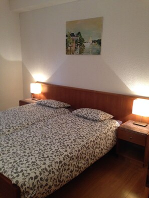 2 bedrooms, iron/ironing board, WiFi, bed sheets - Apartment Etoile 1 Crans Montana Switzerland-Ski, hike, golf, lakes and sun! (Crans-Montana)