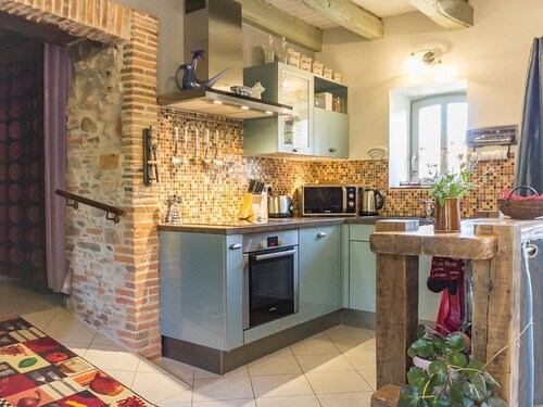 Charming House in Rouans - Wifi, Pets Allowed