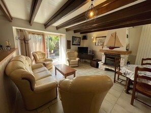 TV, fireplace, DVD player, stereo