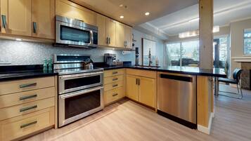 烤箱、洗碗机、意式浓缩咖啡机、调味品