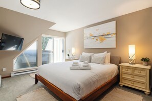 5 bedrooms, iron/ironing board, internet, bed sheets