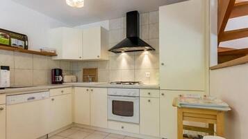 Refrigerador, microondas, horno y lavavajillas