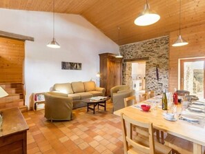 Interior - Winemakers' house with garden, Wifi, pets allowed (Le Cellier)
