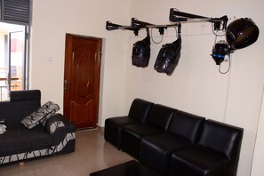 Lobby sitting area - Glads Apartment (Kigali)