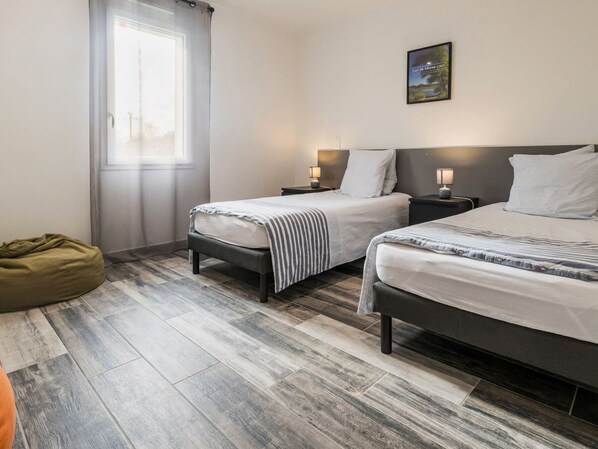 2 bedrooms, free WiFi, bed sheets - Quiet countryside retreat with private garden, terrace, and garage (Saint-Philbert-de-Grand-Lieu)