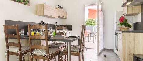 Fridge, microwave, oven, dishwasher