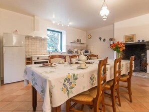 Kühlschrank, Mikrowelle, Ofen, Geschirrspüler