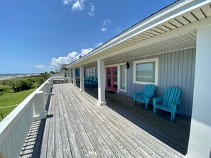 Property grounds - Beachfront Beauty!  3 Bedroom, 3 Bath, Wall of windows for amazing Gulf Views (Crystal Beach)
