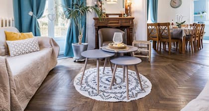 Charming 20th-Century House, 8 Bikes, Garden, Ping-Pong, Near Amenities