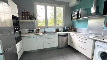 Fridge, microwave, oven, dishwasher
