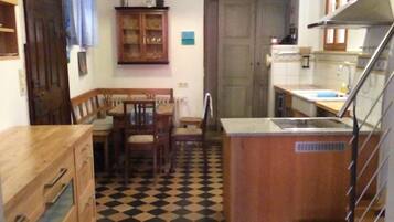 Lejlighed - 2 soveværelser | Privat køkken | Køleskab, ovn, kogeplade, opvaskemaskine