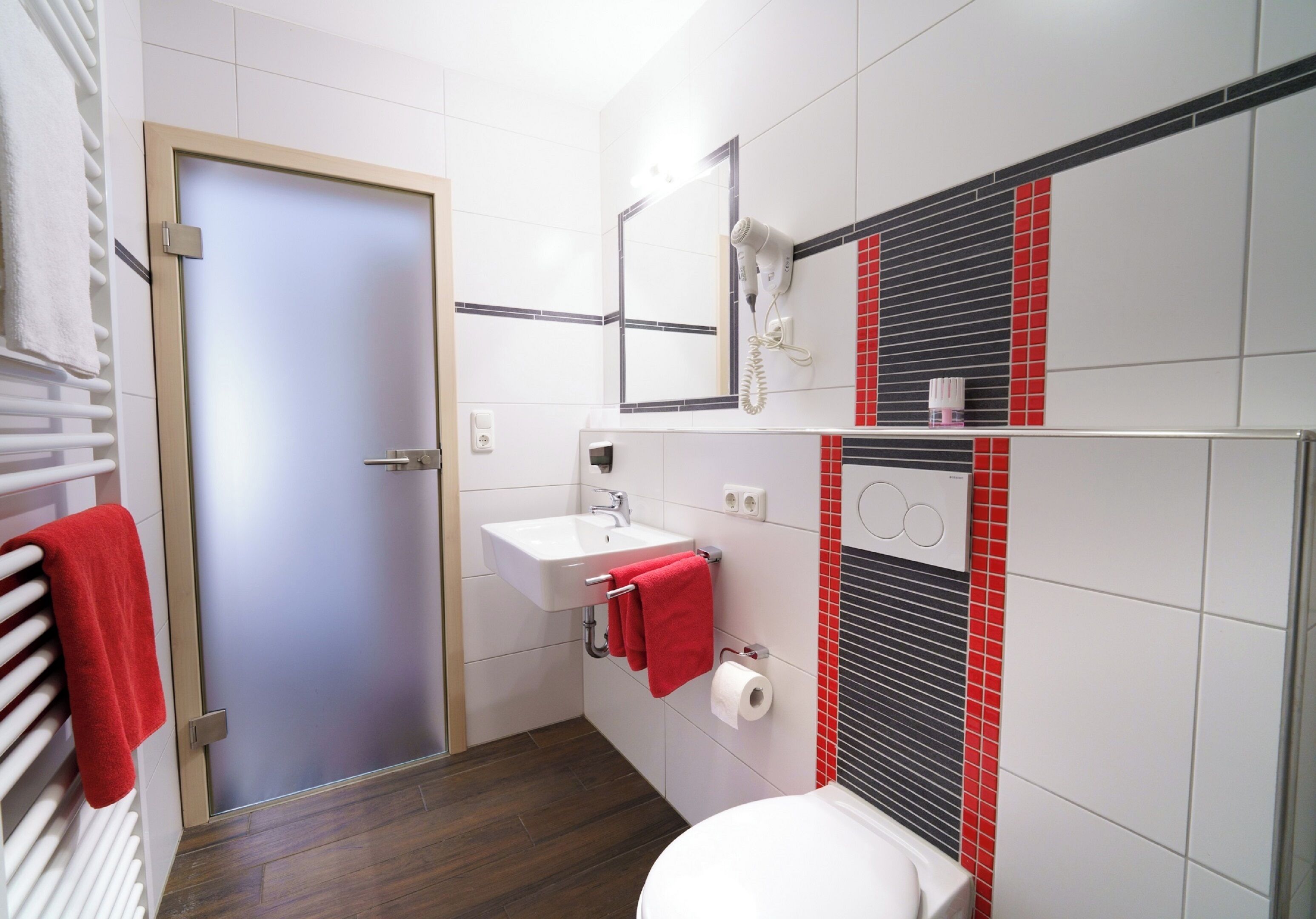 スタンダード ルーム | バスルーム | シャワー、ヘアドライヤー、タオル、石鹸