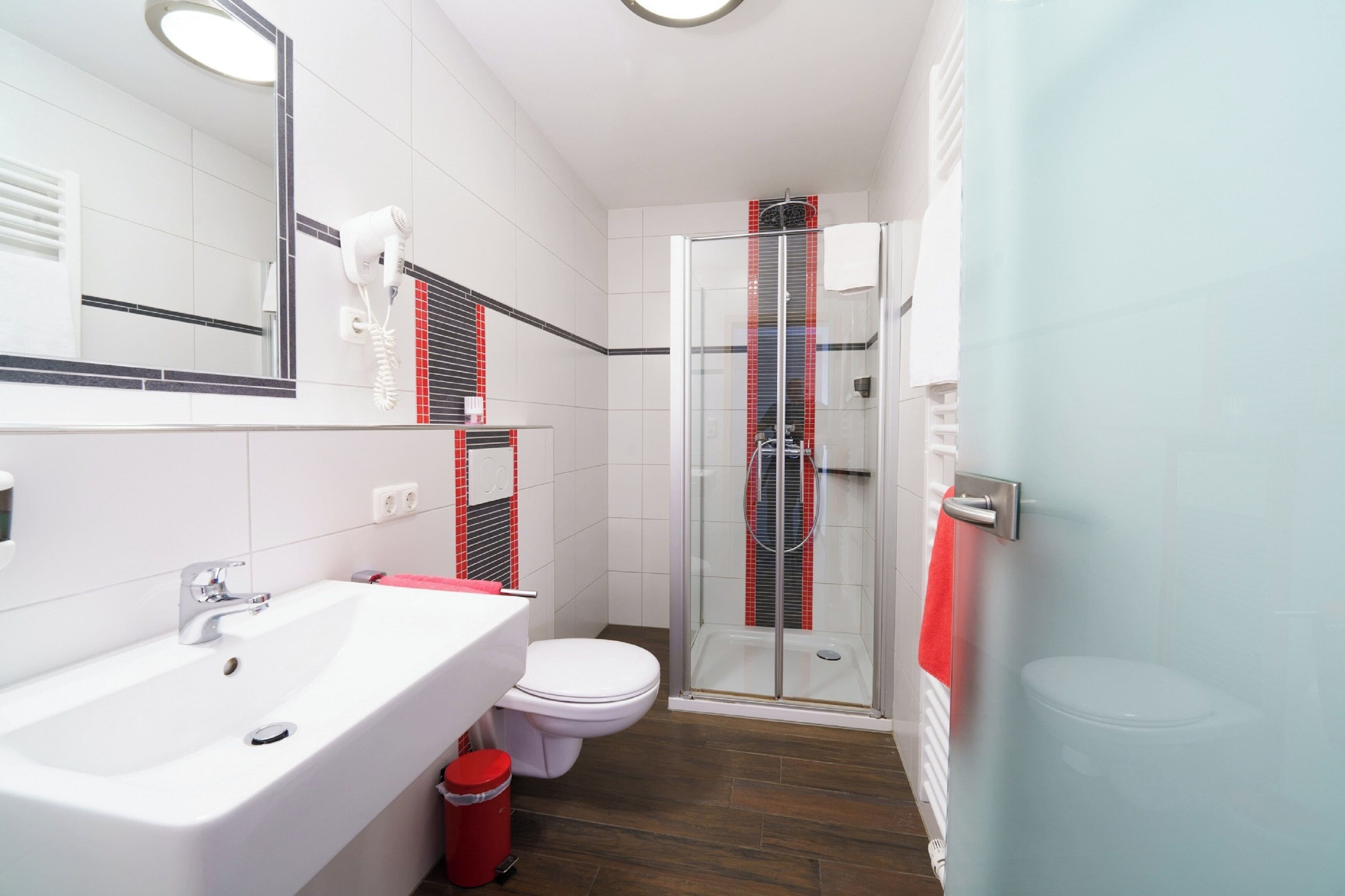 Standard Room | Bathroom | Shower, hair dryer, towels, soap