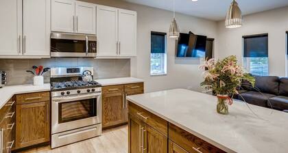 Rambler's Retreat / Sleeps 8 / Lakefront View