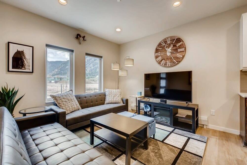 Elbert's Escape \/ Sleeps 8 \/ Lakefront Views