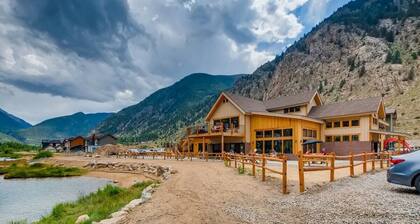 Elbert's Escape / Sleeps 8 / Lakefront Views, New Floors