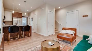 TV, fireplace, offices