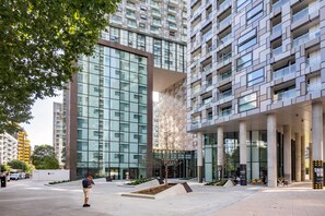 Exterior - Contemporary & Roomy 2 Bedroom Apartment in Canary Wharf, London by MySquare (London)
