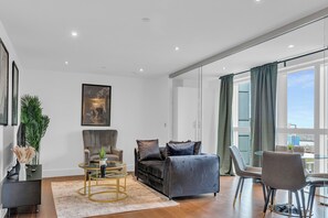 Flat-screen TV - Contemporary & Roomy 2 Bedroom Apartment in Canary Wharf, London by MySquare (London)