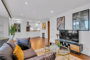 Flat-screen TV - Contemporary & Roomy 2 Bedroom Apartment in Canary Wharf, London by MySquare (London)