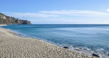 Apartment in Falerna 100sqm with Panoramic Gulf View, Free WiFi + SmartTv