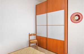 2 slaapkamers, een strijkplank/strijkijzer, reisbedje, gratis wifi