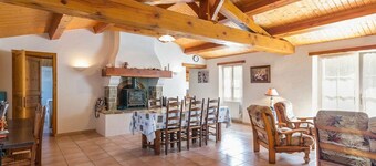 Charming Countryside Cottage Near Beach with Bikes and Garden