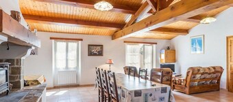 Charming Countryside Cottage Near Beach with Bikes and Garden