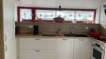 Réfrigérateur, micro-ondes, four, lave-vaisselle