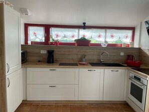 Réfrigérateur, micro-ondes, four, lave-vaisselle