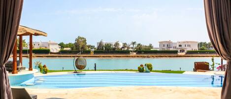 Piscine extérieure, piscine chauffée