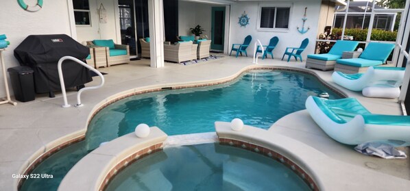 حمّام سباحة خارجي، حمّام سباحة مُدفَّأ