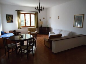 Kamin, Tischfußball, Tischtennisplatte