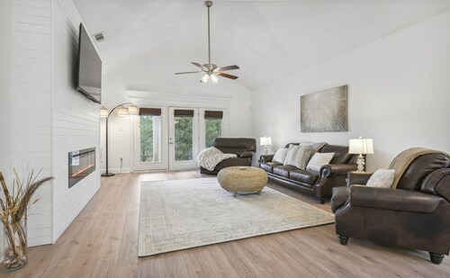 Biloxi Waterfront House With A View / Downtown Biloxi, Ocean Springs & Keesler
