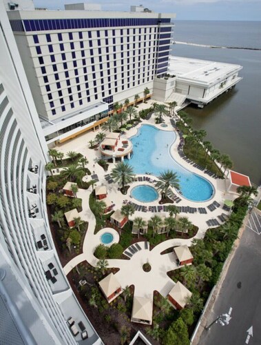 Biloxi Waterfront House With A View / Downtown Biloxi, Ocean Springs & Keesler