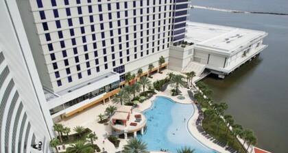 Biloxi Waterfront House With A View / Downtown Biloxi, Ocean Springs & Keesler