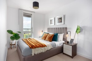 2 bedrooms, desk, iron/ironing board, free WiFi - 2 Bedroom Serviced Apartment in Avant-Garde Shoreditch London by MySquare (London)