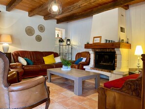 Fernseher, Kamin, DVD-Player