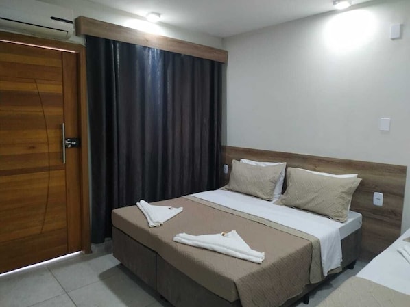 Habitación triple estándar | 1 habitación, minibar, wifi gratis y ropa de cama
