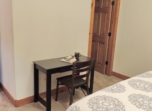 4 Schlafzimmer, Schreibtisch, Bügeleisen/Bügelbrett, kostenloses WLAN