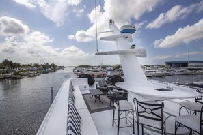 Terrace/patio - The Lady Pearl - Sleep Aboard A Yacht (St. Petersburg)