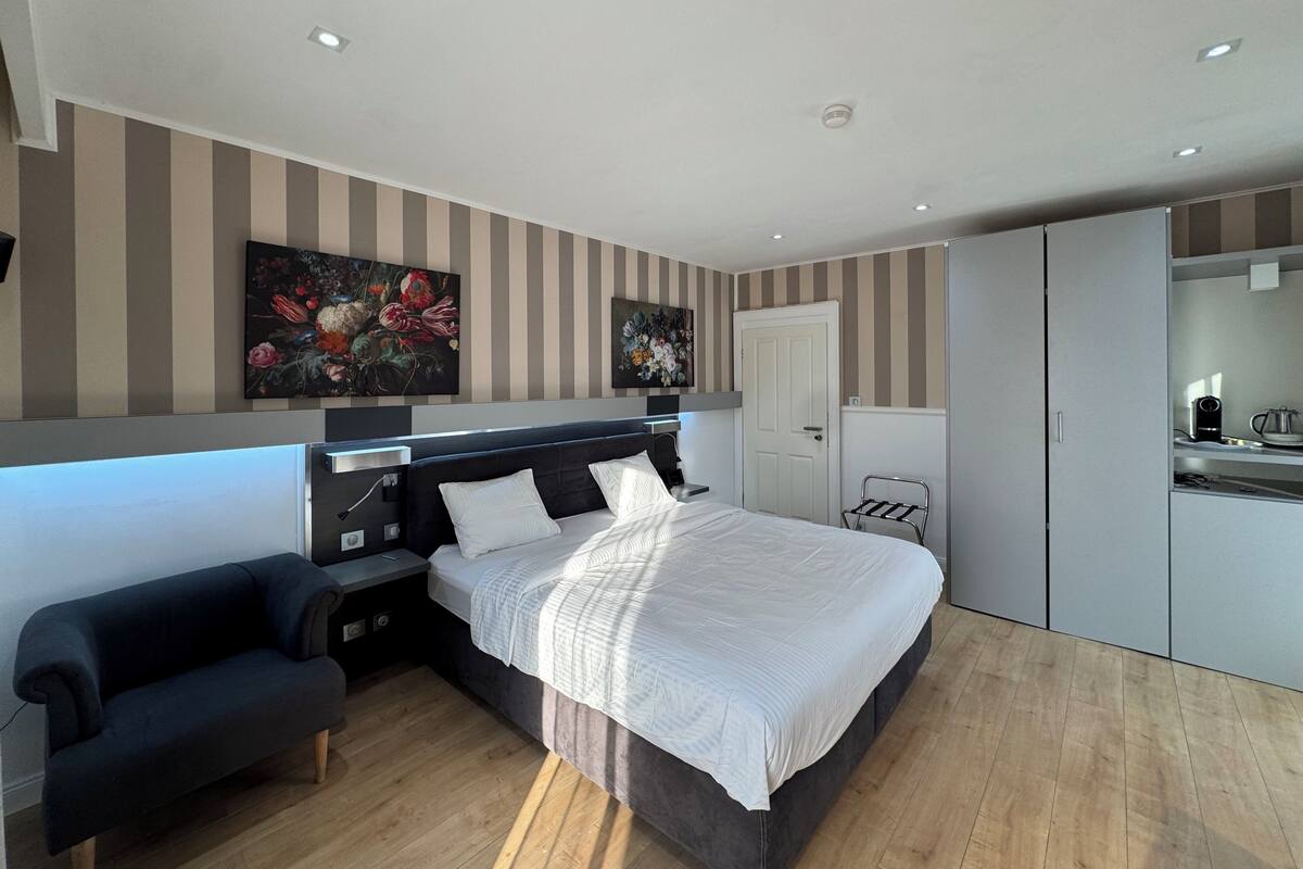 Comfort Room (1) | Desk, free WiFi, individually decorated, individually furnished