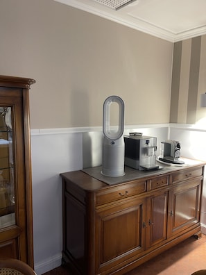Espresso maker, coffee/tea maker, electric kettle